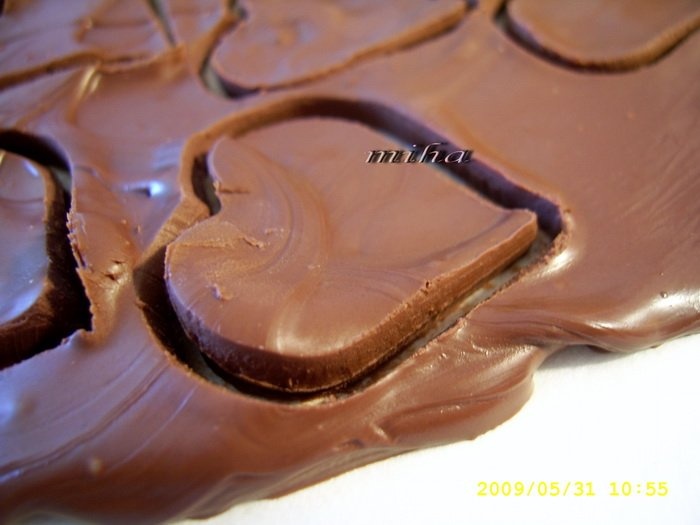 Tort cu frisca si ciocolata