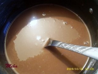 Tort cu mouse de ciocolata si nuci