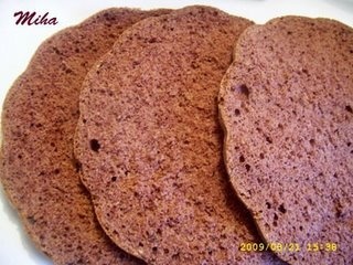 Tort cu mouse de ciocolata si nuci