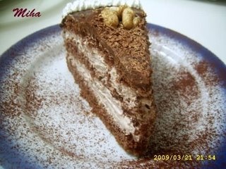 Tort cu mouse de ciocolata si nuci