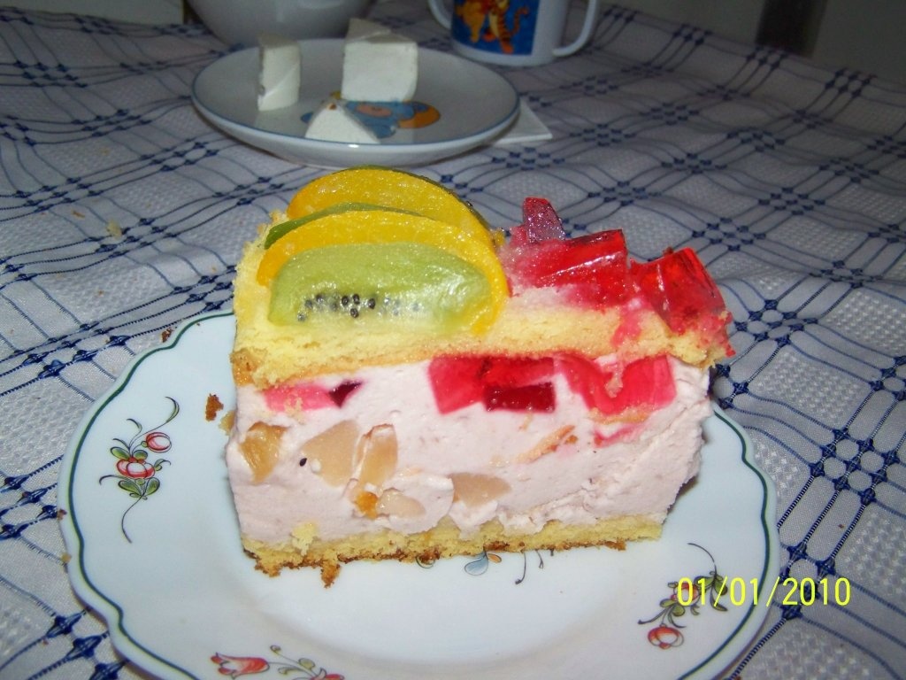 Tort cu iaurt si jeleu