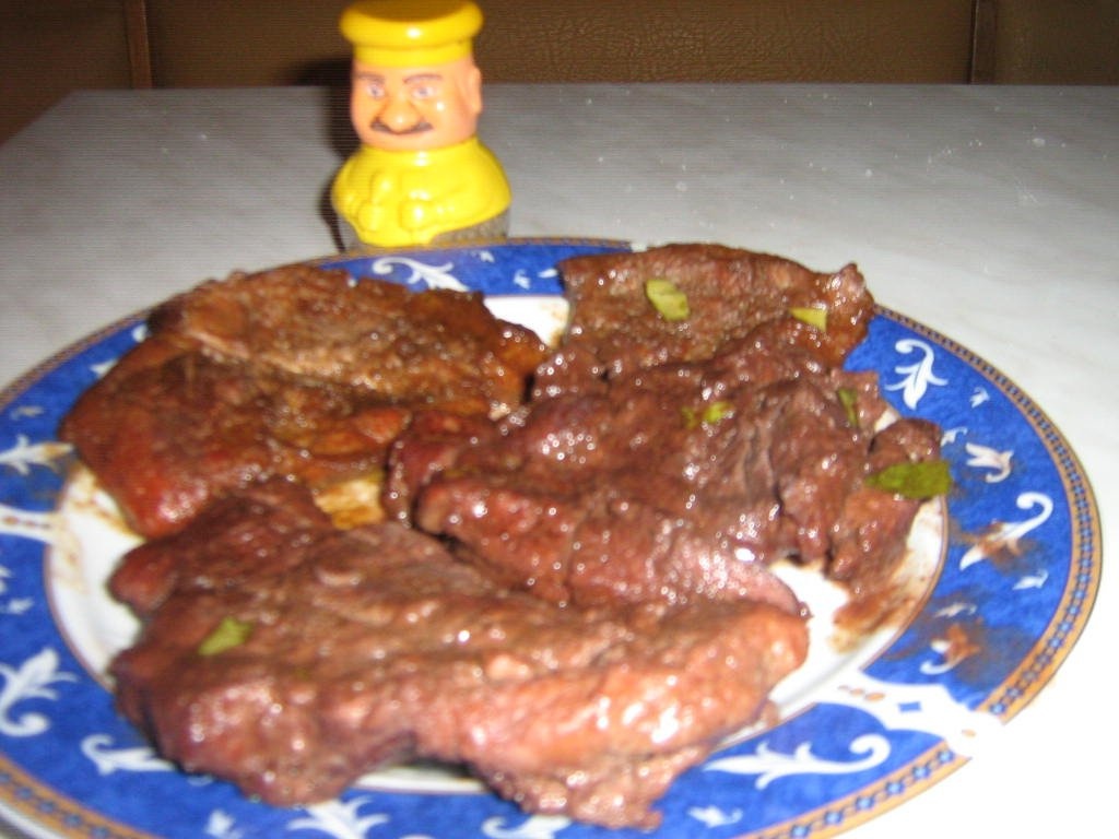 Pulpa de porc la tava cu sote de ciuperci si cascaval pane