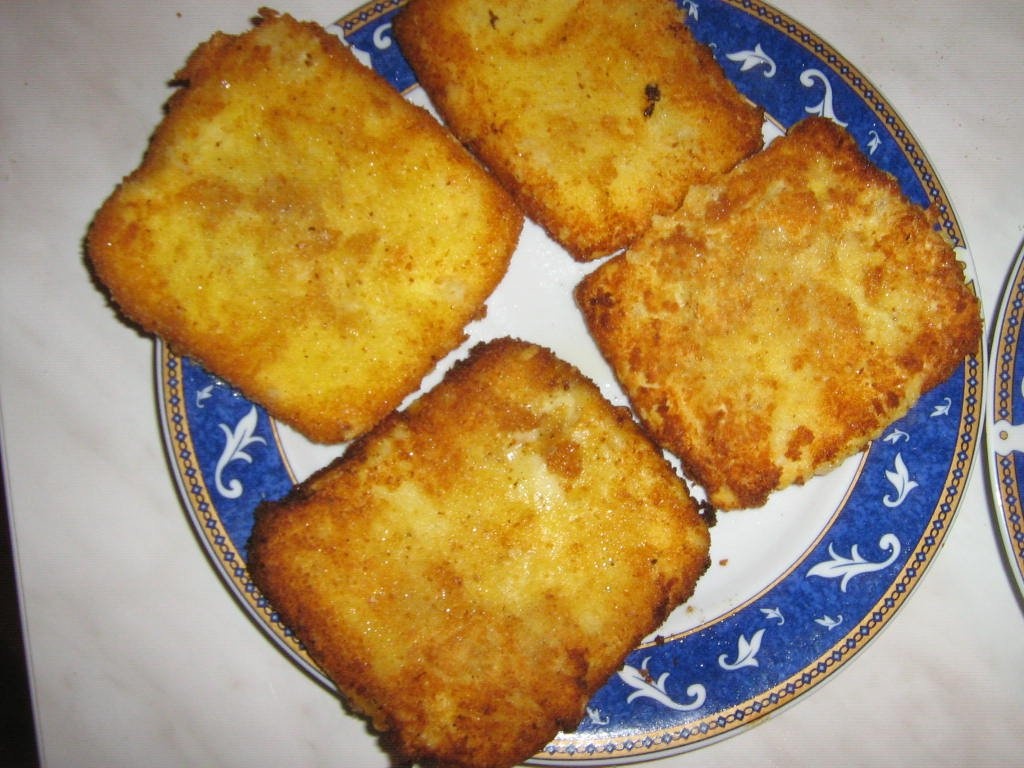 Pulpa de porc la tava cu sote de ciuperci si cascaval pane