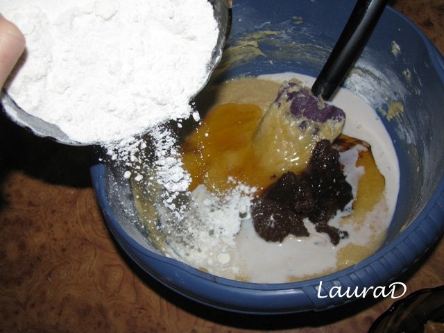 Tort cu bucati si crema de caramele