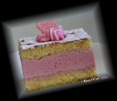 Prajitura cu crema de capsuni(© Copyright) by Laura S.