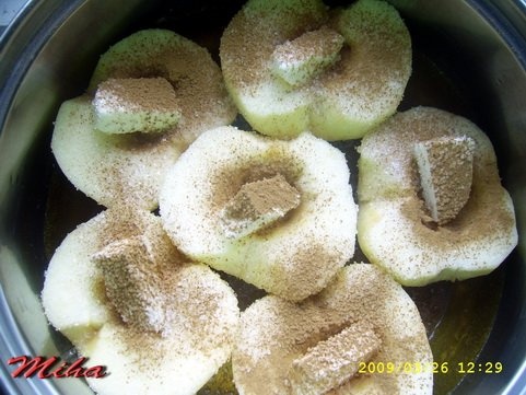 Tort cu mere si crema de zahar ars