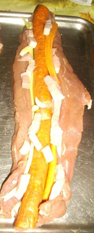 Rulada de Porc in crusta de nuci, alune si migdale,