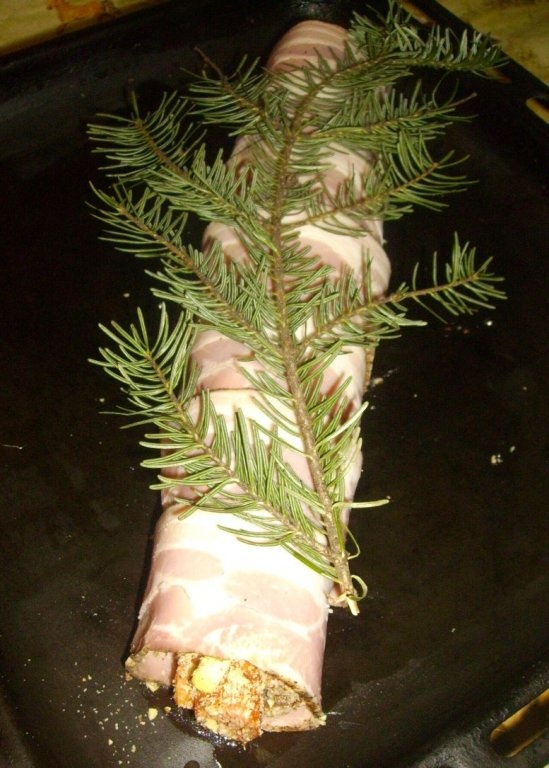 Rulada de Porc in crusta de nuci, alune si migdale,