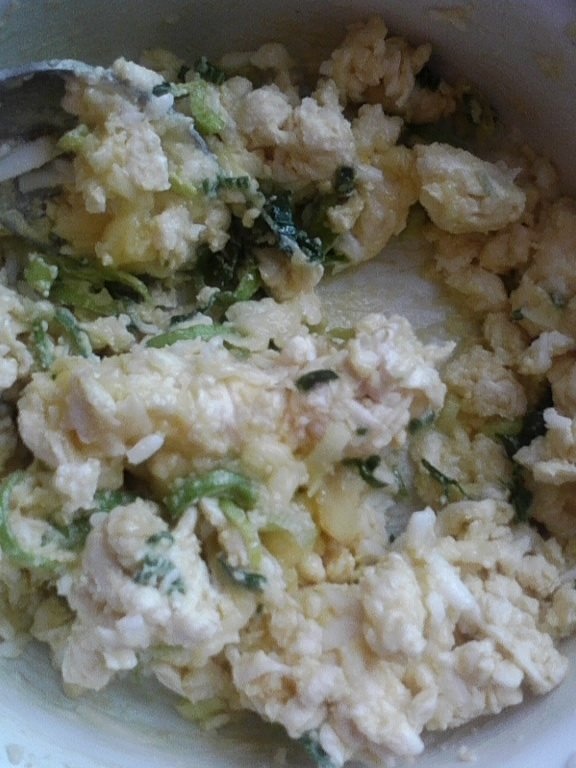 Salata de ou si branza topita