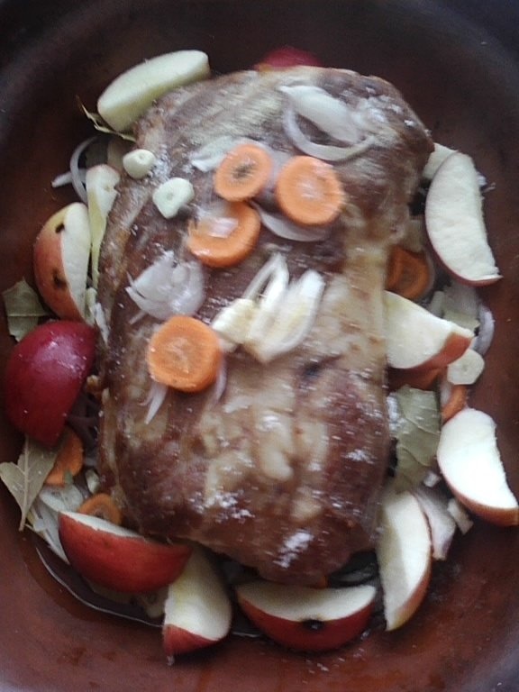 Friptura din ceafa de porc  in vasul roman