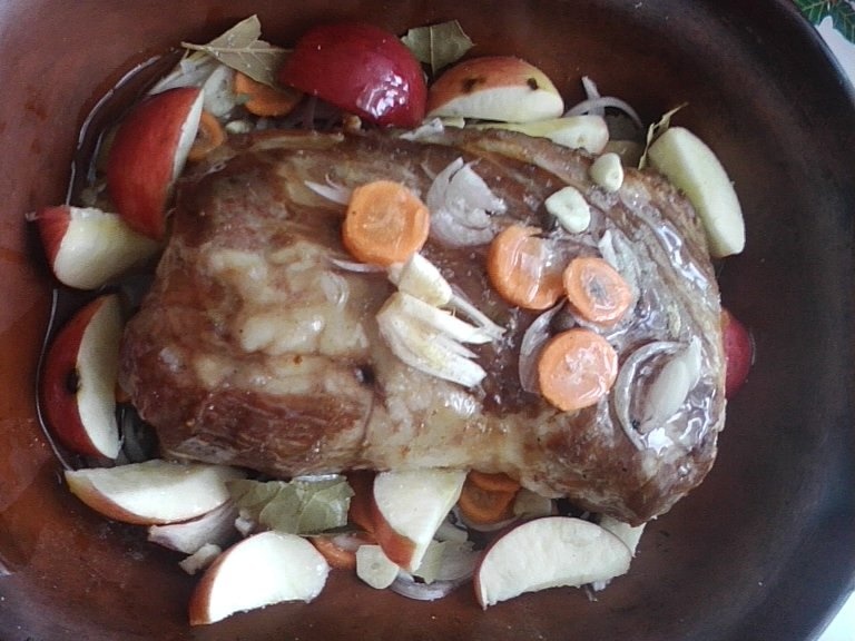 Friptura din ceafa de porc  in vasul roman