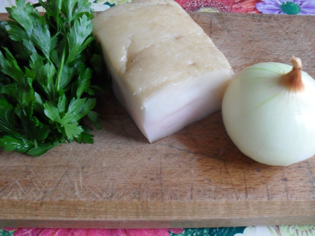 Chisatura sau pasta de slanina, ceapa si patrunjel