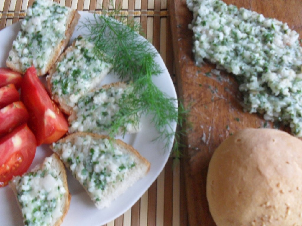 Chisatura sau pasta de slanina, ceapa si patrunjel