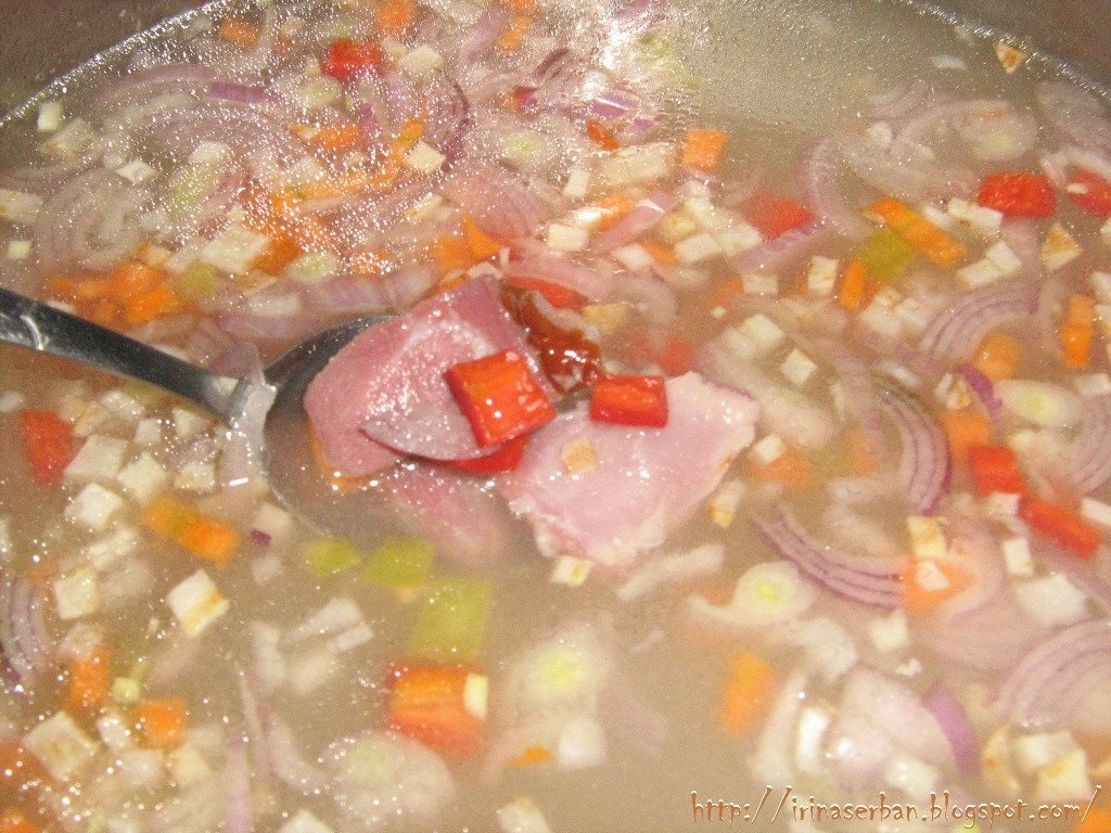 Ciorba de fasole cu ciolan afumat