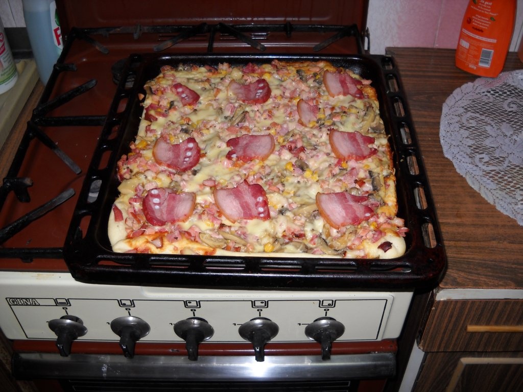 Pizza facuta in casa