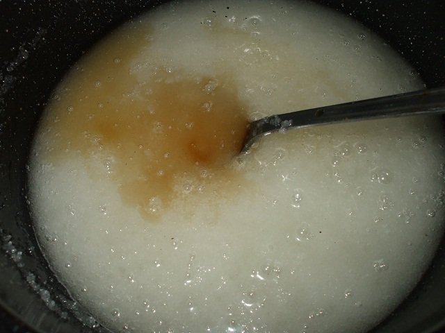 Ciocolata de casa cu nuci si arahide