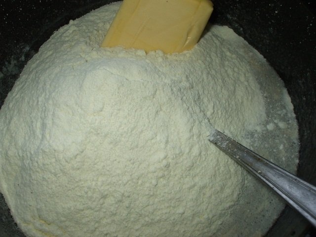 Ciocolata de casa cu nuci si arahide