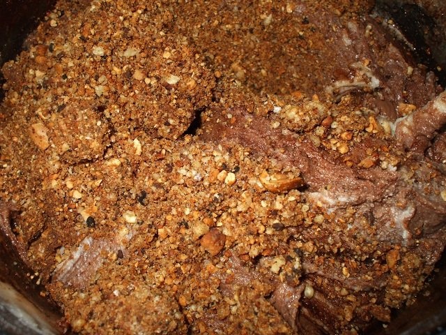 Ciocolata de casa cu nuci si arahide