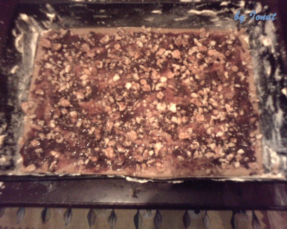 Prajitura economica cu gem si nuci