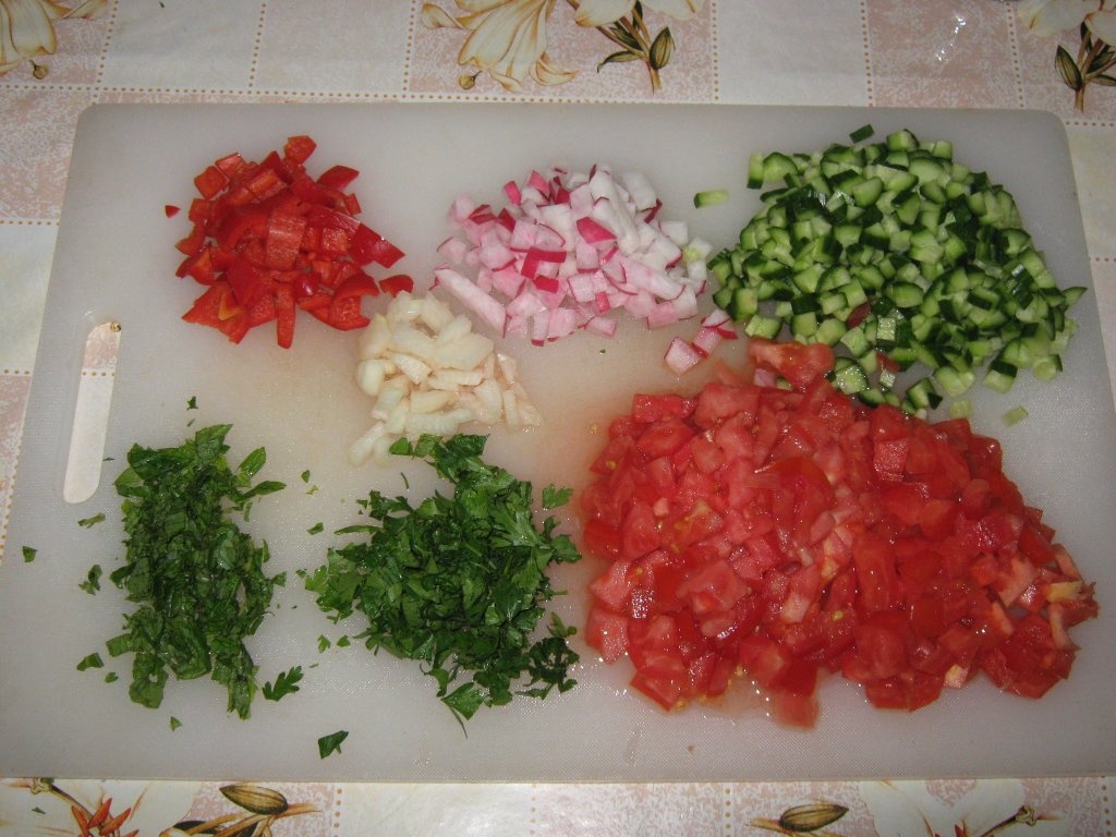 Salata mixta cu pasta de susan- specifica  tarilor arabe