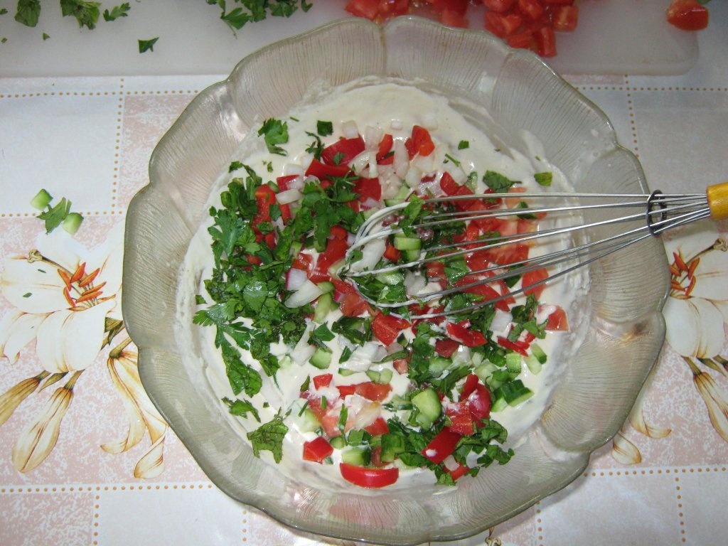 Salata mixta cu pasta de susan- specifica  tarilor arabe