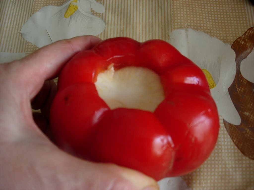 Gogosari marinati umpluti cu struguri