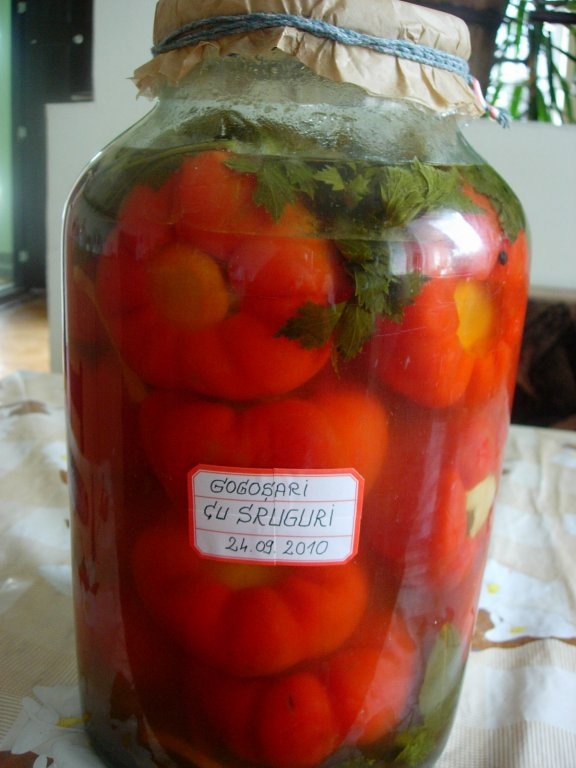 Gogosari marinati umpluti cu struguri