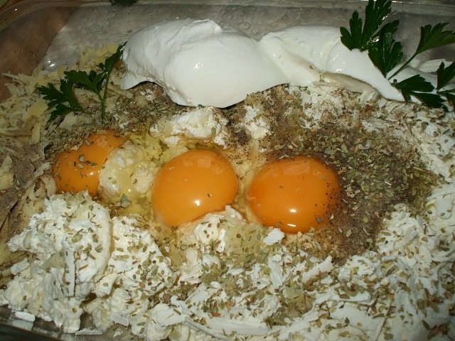 Placinta cu spanac si branza – Spanakopita (specific grecesc)