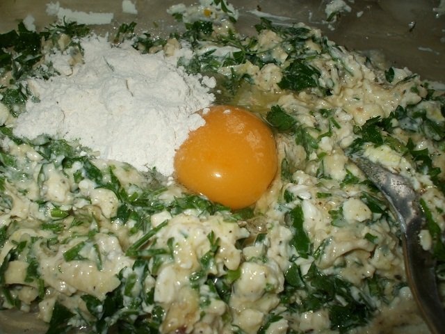 Placinta cu spanac si branza – Spanakopita (specific grecesc)