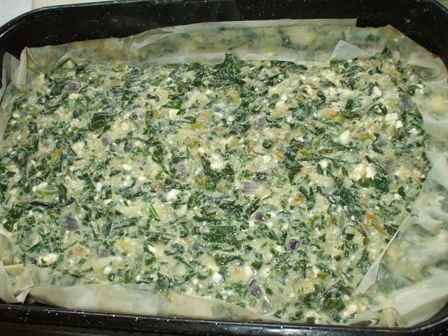 Placinta cu spanac si branza – Spanakopita (specific grecesc)