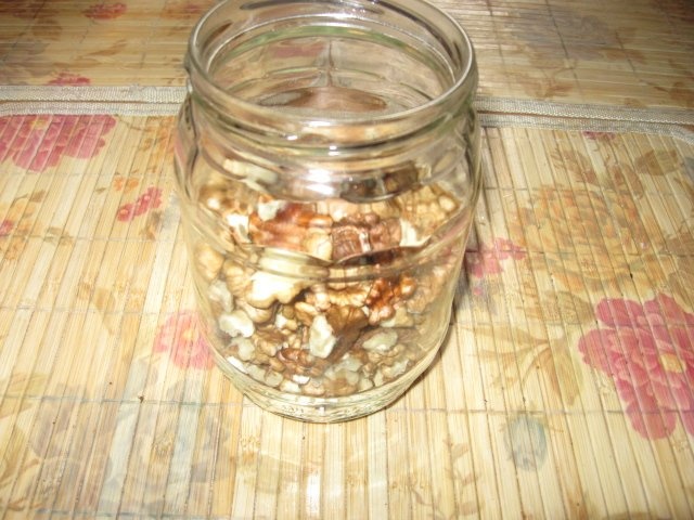 Miere de albine cu miez de nuca