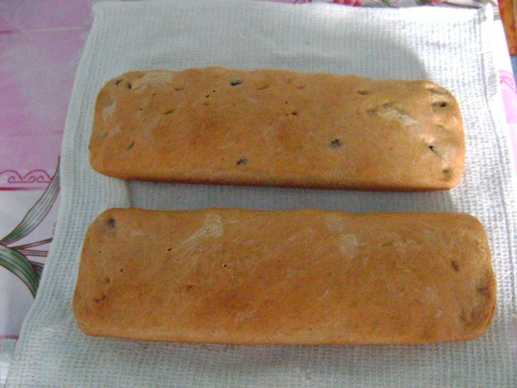 Paine neagra cu masline