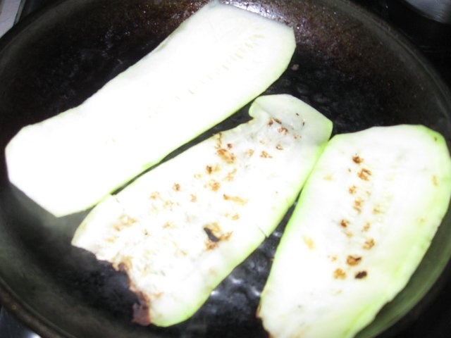 Rulouri de dovlecel si de dovleac umplute cu legume - de post - Reteta casei