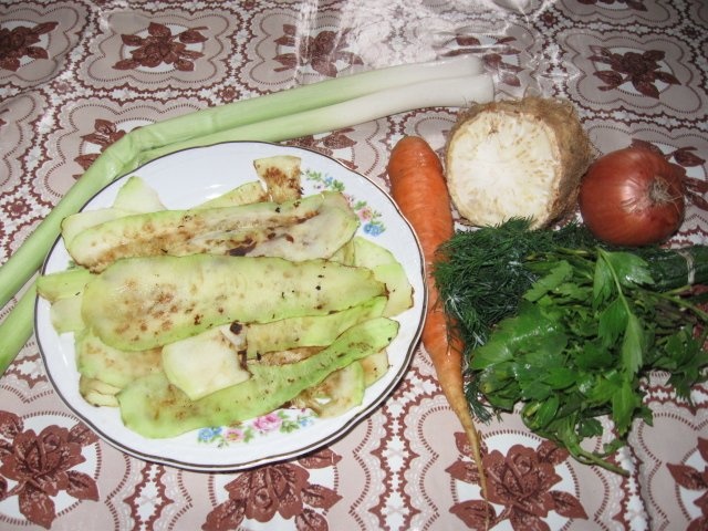 Rulouri de dovlecel si de dovleac umplute cu legume - de post - Reteta casei