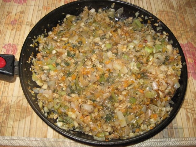 Rulouri de dovlecel si de dovleac umplute cu legume - de post - Reteta casei