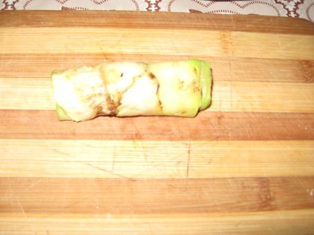 Rulouri de dovlecel si de dovleac umplute cu legume - de post - Reteta casei