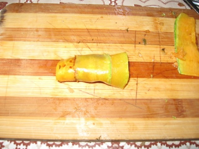 Rulouri de dovlecel si de dovleac umplute cu legume - de post - Reteta casei