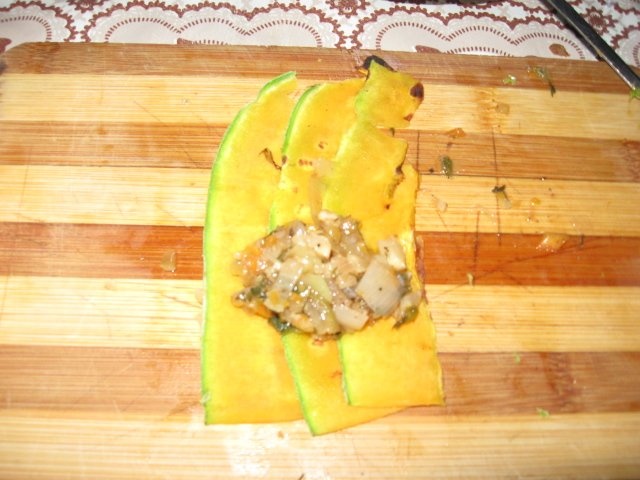 Rulouri de dovlecel si de dovleac umplute cu legume - de post - Reteta casei