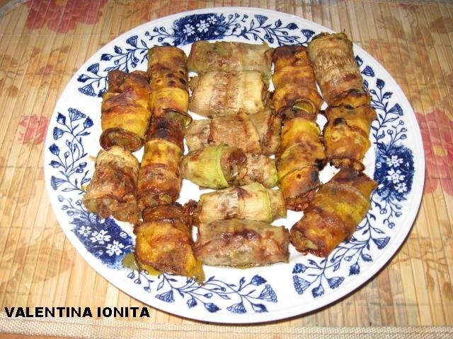 Rulouri de dovlecel si de dovleac umplute cu legume - de post - Reteta casei