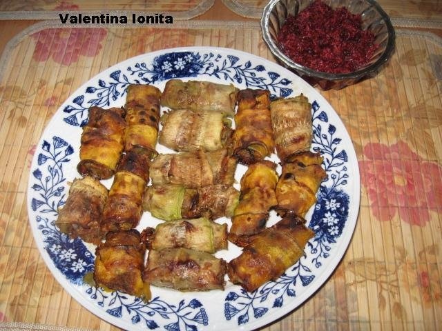 Rulouri de dovlecel si de dovleac umplute cu legume - de post - Reteta casei