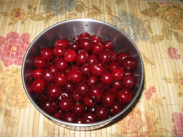 Visine cu zahar si frisca naturala (preparate de sotul meu)