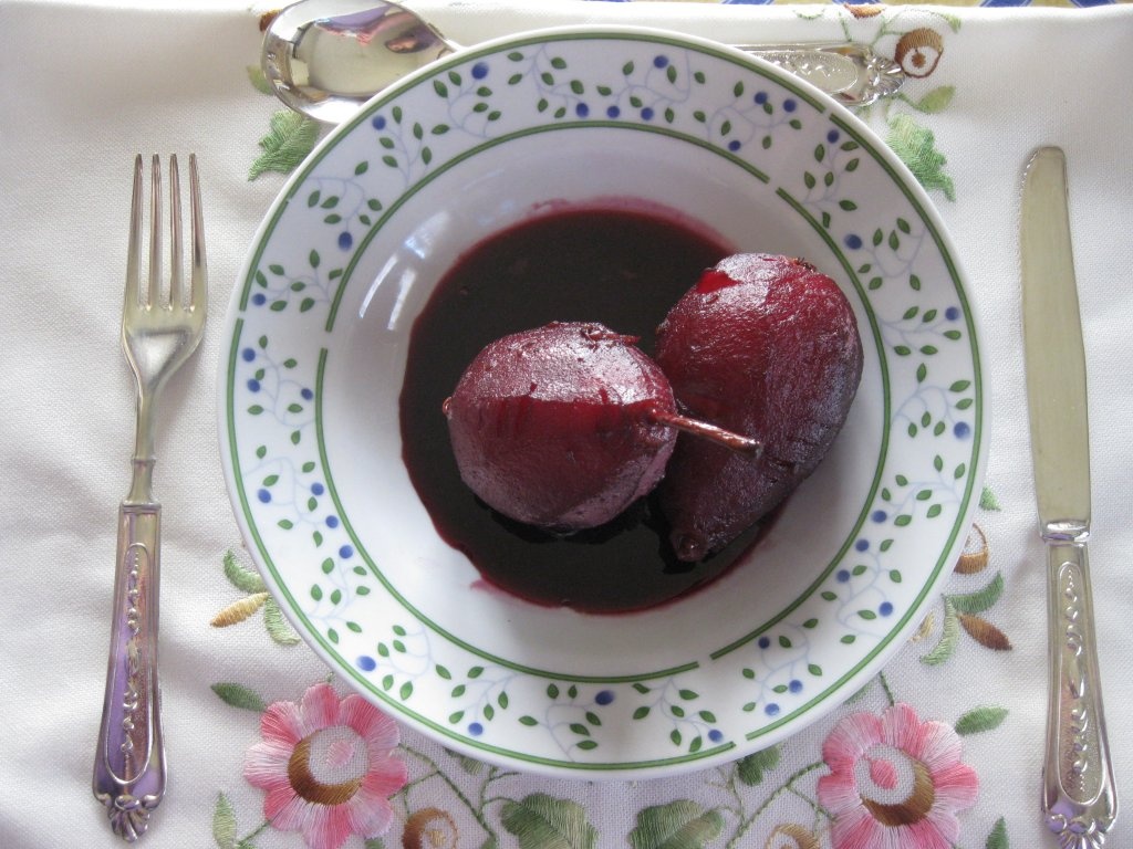 Pere imbatate in vin rosu (Peras bebedas)