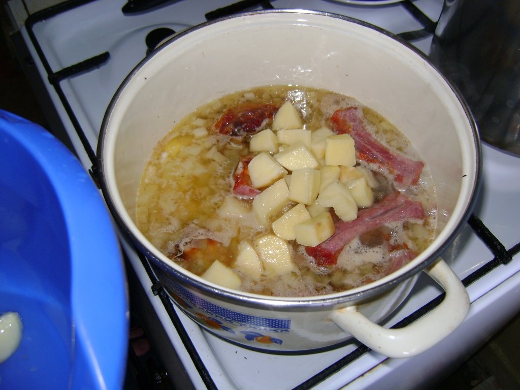 Mancare de cartofi cu costita afumata