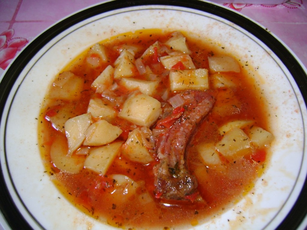 Mancare de cartofi cu costita afumata