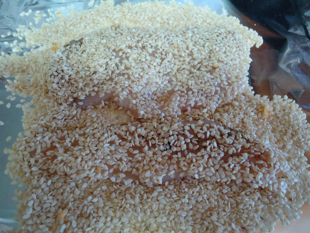 Snitele pufoase cu fulgi de porumb si susan