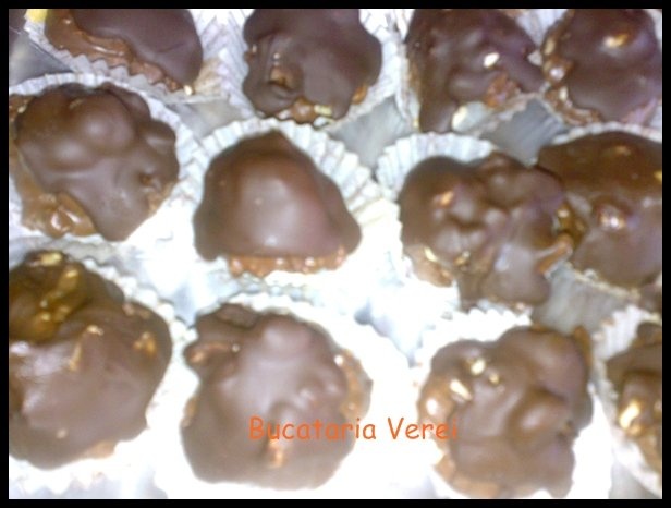 Bomboane de ciocolata cu umplutura crocanta