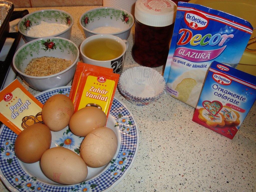 Briose cu nuca si visine