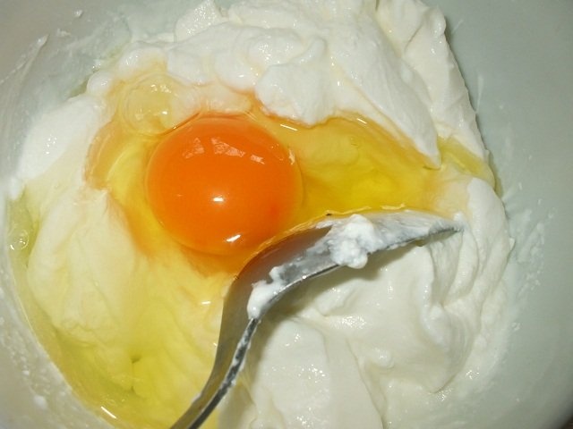 Cartofi cu branzeturi si ardei la cuptor