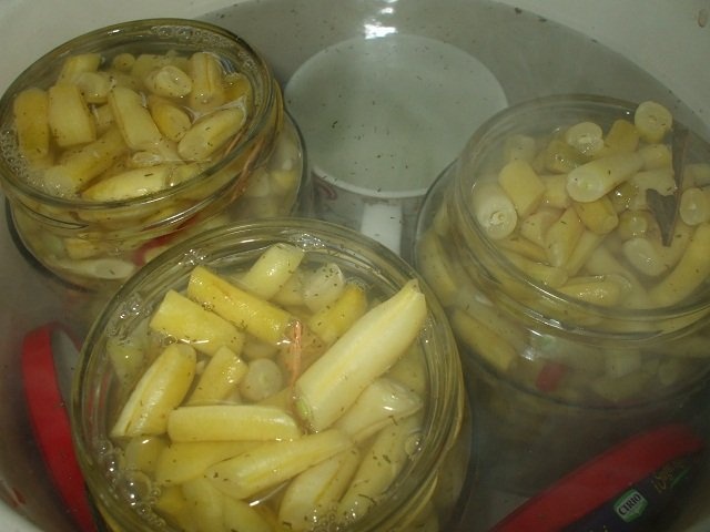 Fasole verde la borcan