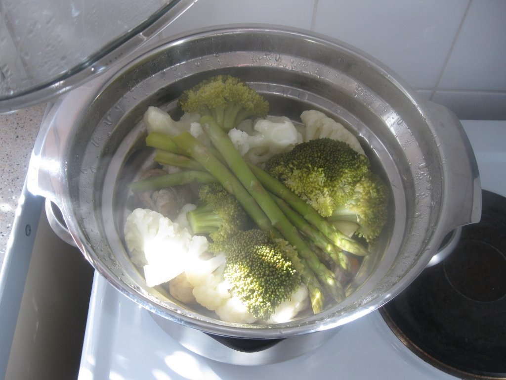 Somon la gratar cu legume la abur (grilled salmon with steamed vegetables)